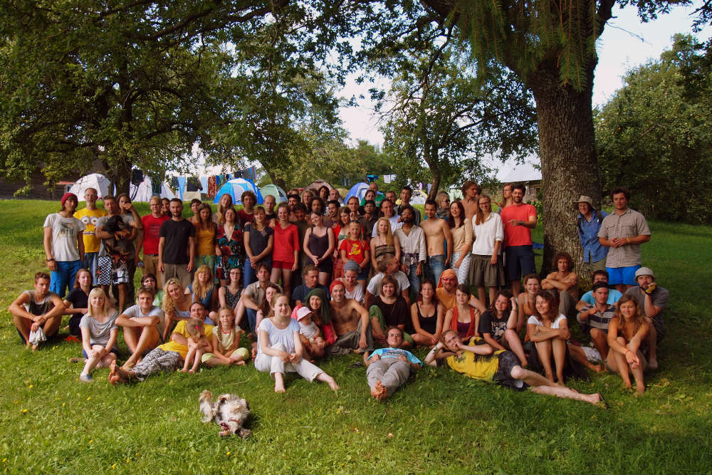 Hitchgathering 2012 group photo 1