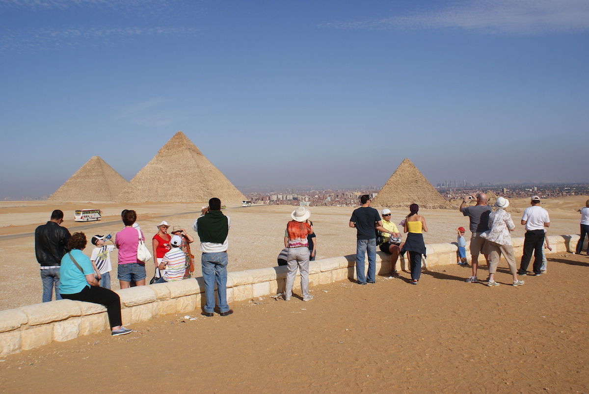 Tourists-being-tourists-02